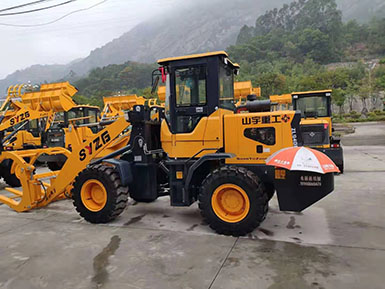 恭喜羅總喜提新車，山宇裝載機940走起，山宇重工，助您成功！